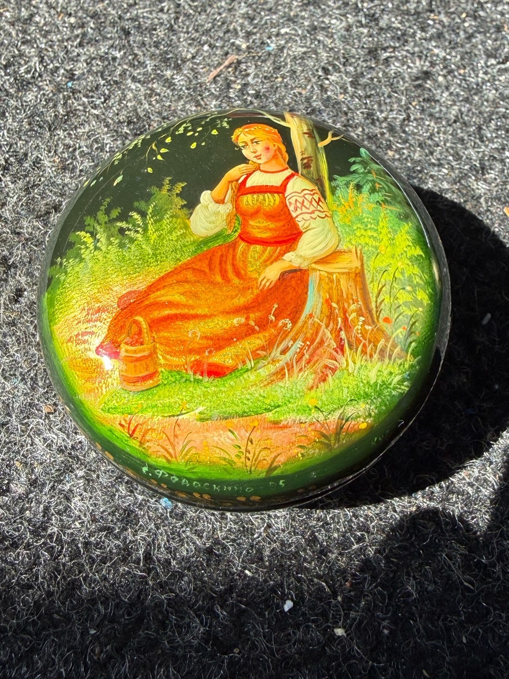 Vintage Russian lacquer trinket box, Hand painted with fairy tales or folk art